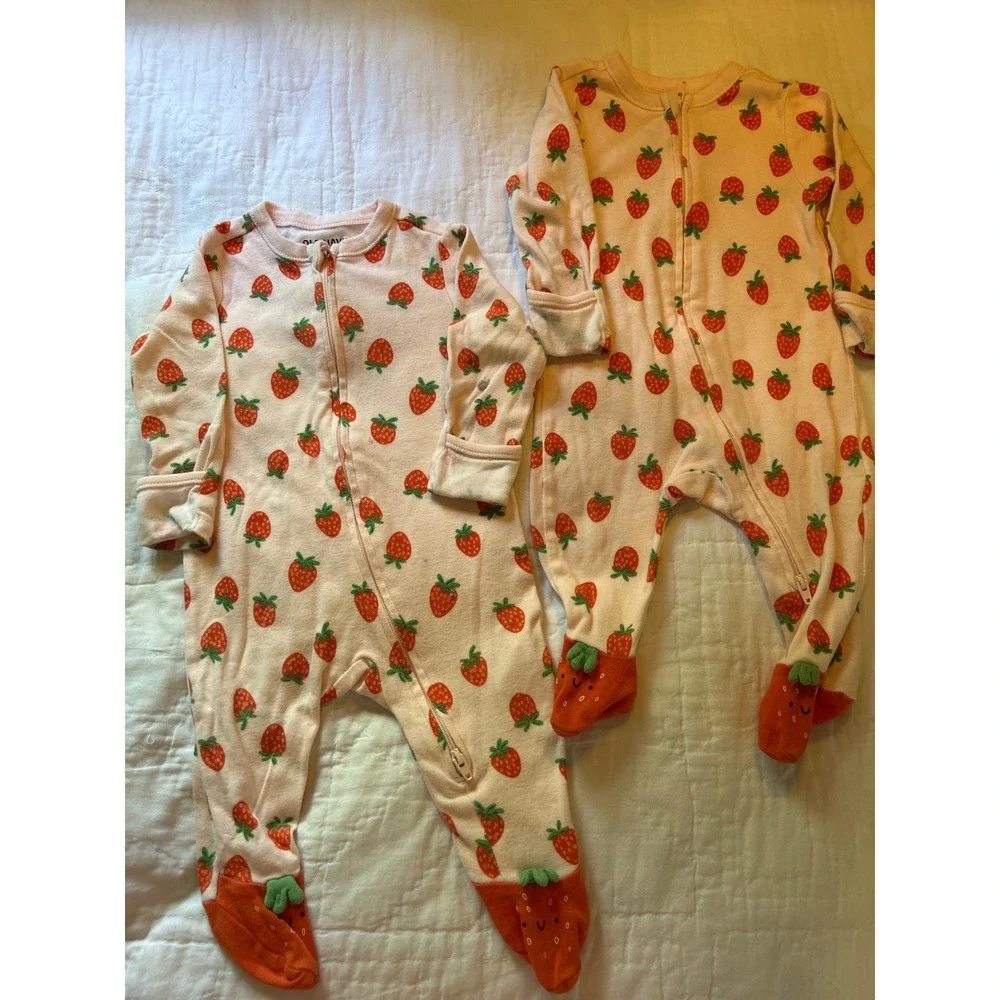 Old Navy Twin Baby Girls Strawberry Footed Sleepers 2-Way Zip 3-6 Months Two